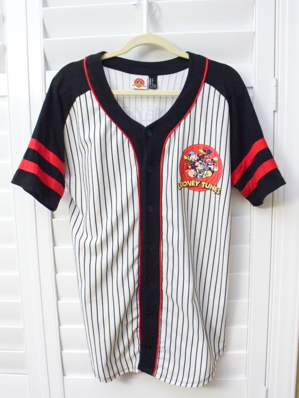 Looney Tunes Button-Down Baseball Jersey, White Pinstripe Raglan - Small